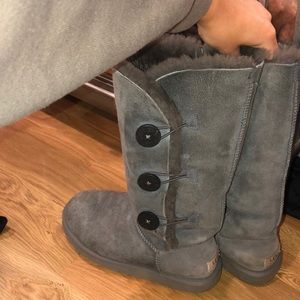 Bailey UGG Triplet Button up Gray Size 9